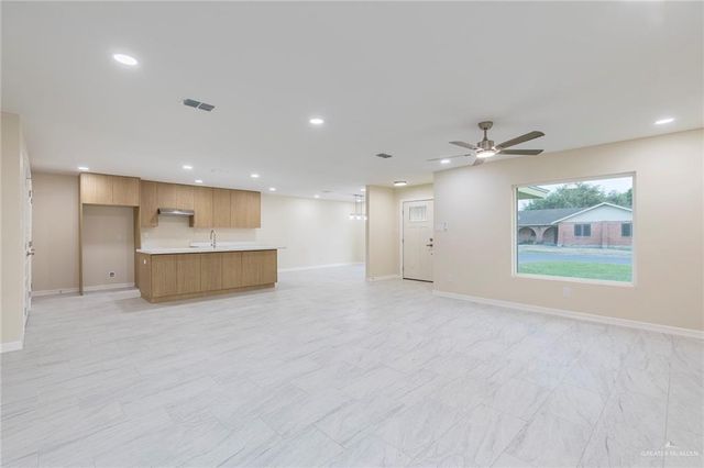 910 W 12th Street, San Juan, TX 78589