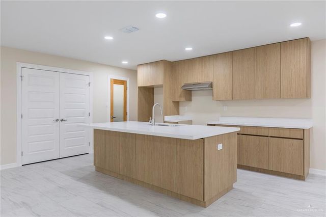 910 W 12th Street, San Juan, TX 78589