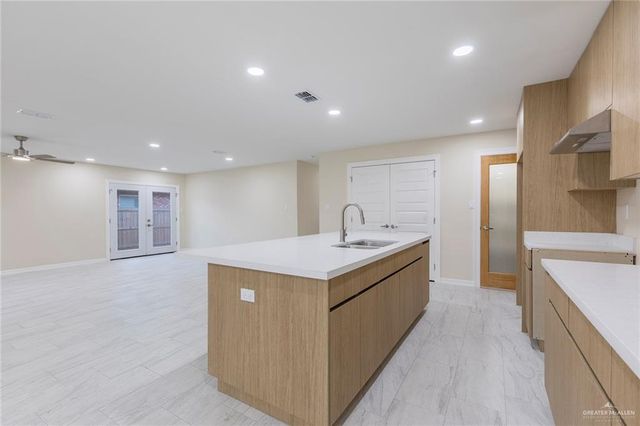 910 W 12th Street, San Juan, TX 78589