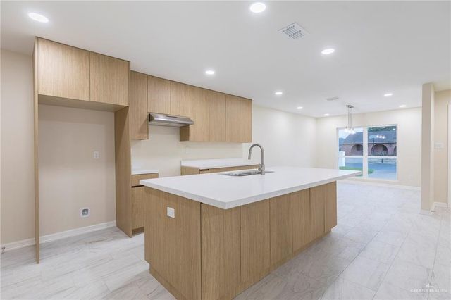 910 W 12th Street, San Juan, TX 78589