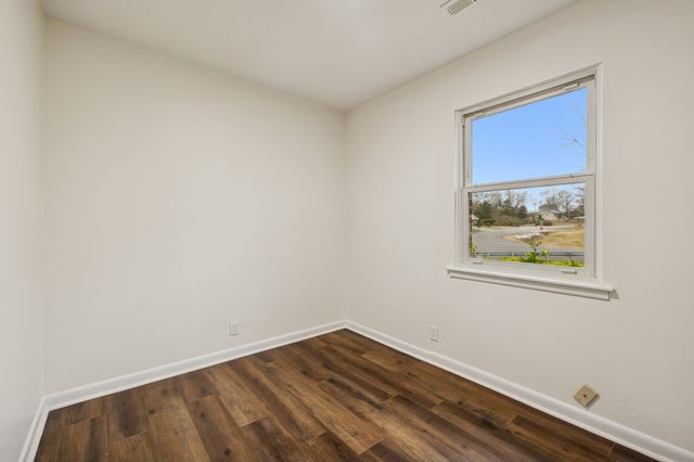 121 Marilyn Dr, Dickson, TN 37055