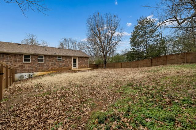 121 Marilyn Dr, Dickson, TN 37055