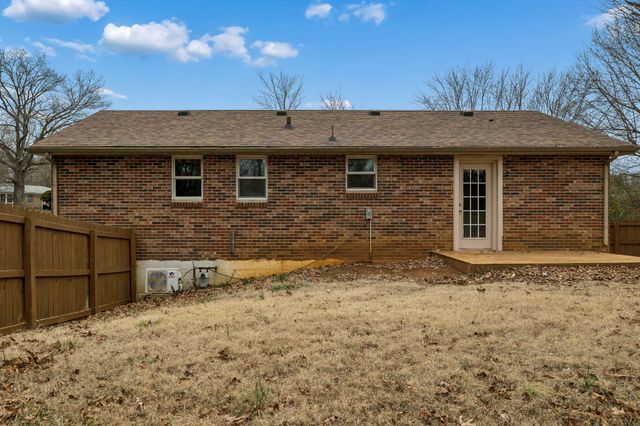 121 Marilyn Dr, Dickson, TN 37055