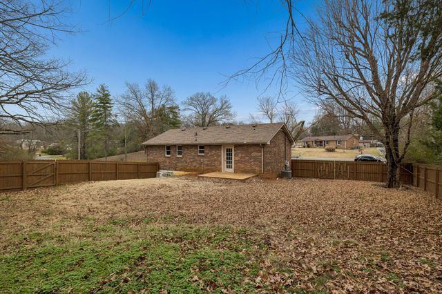 121 Marilyn Dr, Dickson, TN 37055