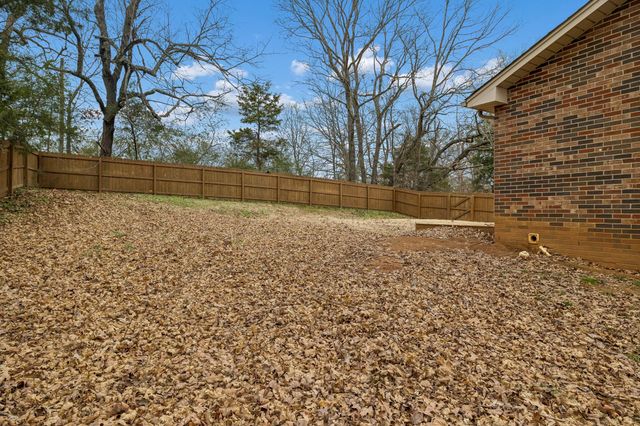 121 Marilyn Dr, Dickson, TN 37055