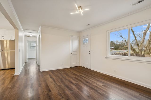 121 Marilyn Dr, Dickson, TN 37055