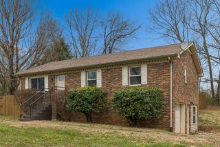 121 Marilyn Dr, Dickson, TN 37055