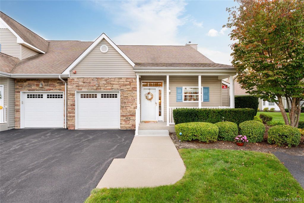 28 Rose Lane 28, Mount Sinai, NY 11766