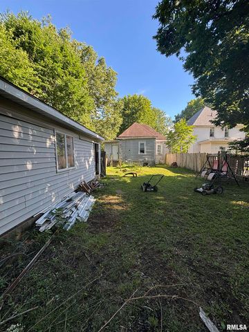 413 E MAYWOOD Avenue, Peoria, IL 61603