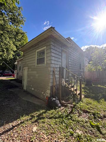 413 E MAYWOOD Avenue, Peoria, IL 61603