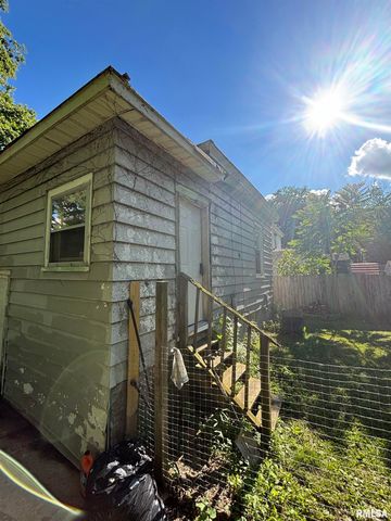 413 E MAYWOOD Avenue, Peoria, IL 61603