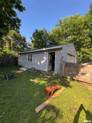 413 E MAYWOOD Avenue, Peoria, IL 61603