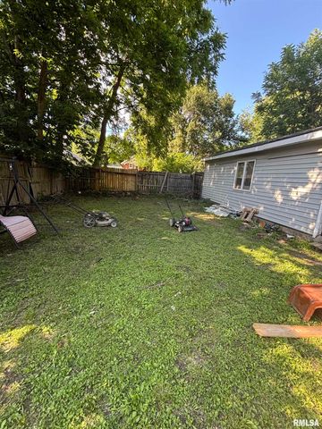 413 E MAYWOOD Avenue, Peoria, IL 61603