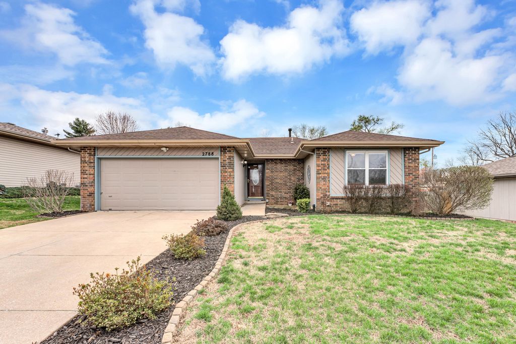 2788 W Roxbury Street, Springfield, MO 65807
