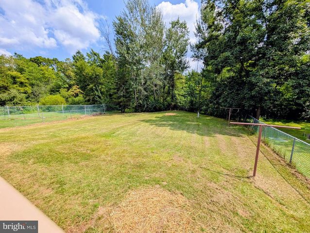 39 ESSEX CT, Quakertown, PA 18951