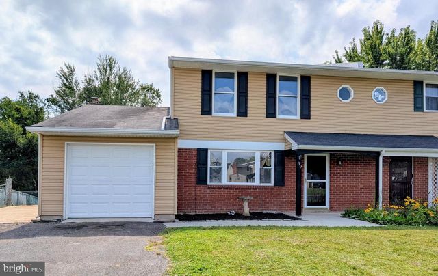 39 ESSEX CT, Quakertown, PA 18951