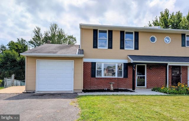 39 ESSEX CT, Quakertown, PA 18951