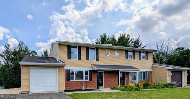 39 ESSEX CT, Quakertown, PA 18951