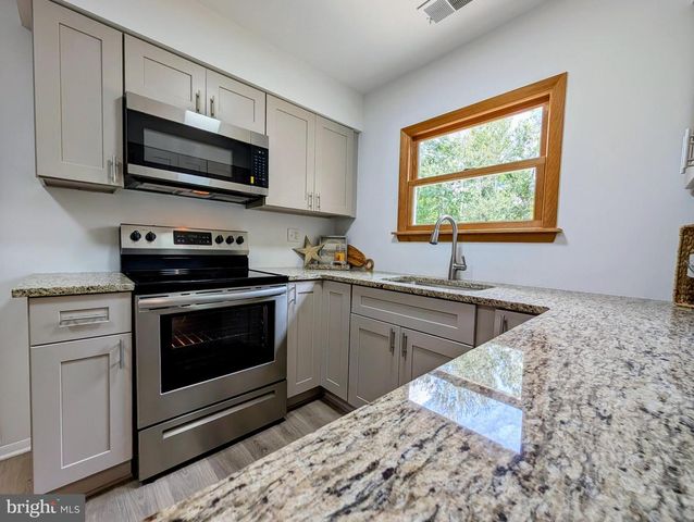 39 ESSEX CT, Quakertown, PA 18951