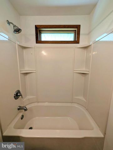 39 ESSEX CT, Quakertown, PA 18951