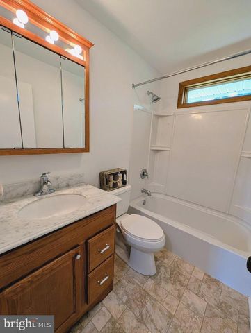 39 ESSEX CT, Quakertown, PA 18951