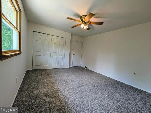 39 ESSEX CT, Quakertown, PA 18951