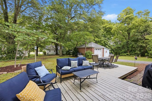 105 S Maple Street, Dallas, NC 28034