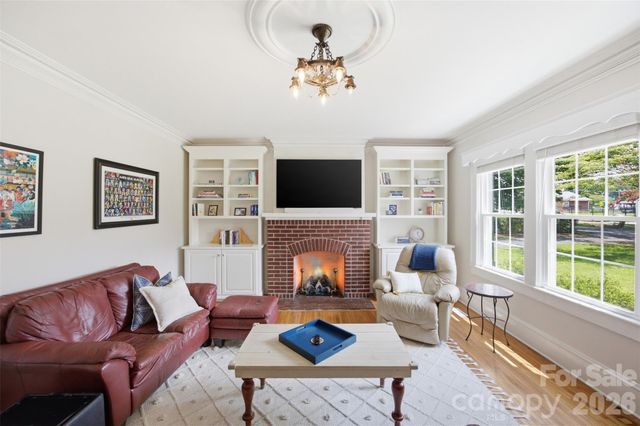 105 S Maple Street, Dallas, NC 28034