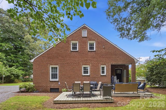 105 S Maple Street, Dallas, NC 28034