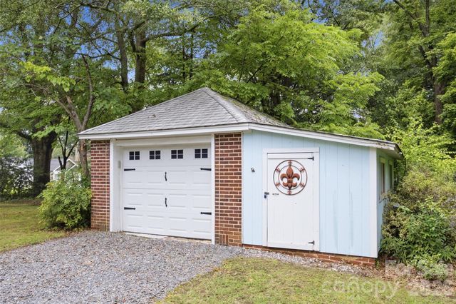 105 S Maple Street, Dallas, NC 28034