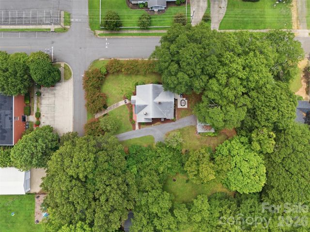 105 S Maple Street, Dallas, NC 28034