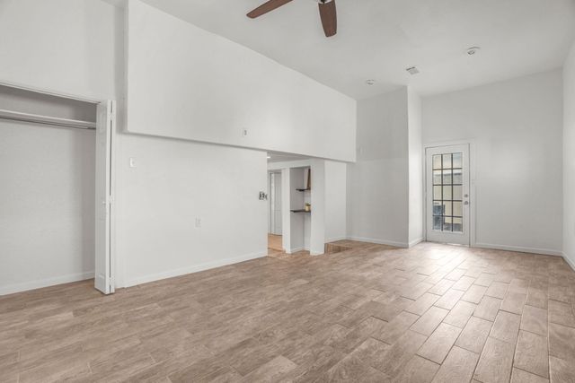 121 Hosher Avenue SE, Albuquerque, NM 87102