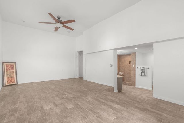 121 Hosher Avenue SE, Albuquerque, NM 87102