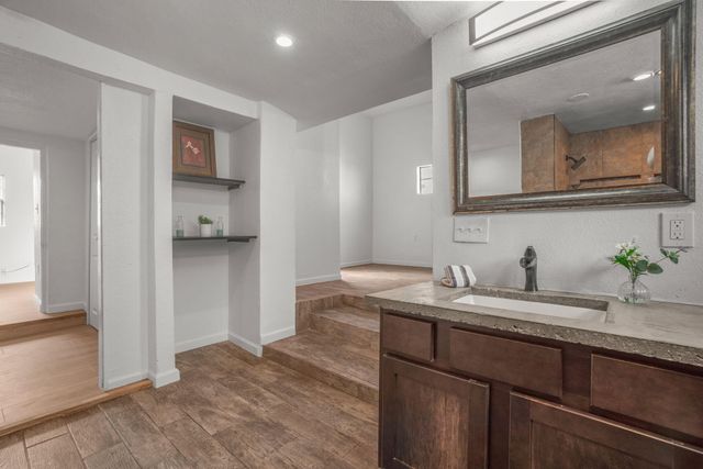 121 Hosher Avenue SE, Albuquerque, NM 87102