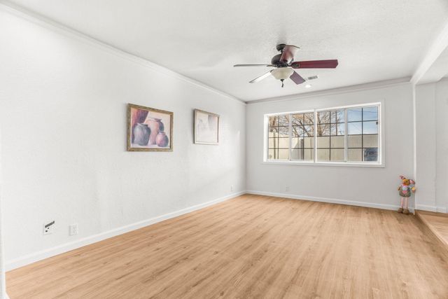 121 Hosher Avenue SE, Albuquerque, NM 87102