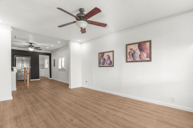 121 Hosher Avenue SE, Albuquerque, NM 87102