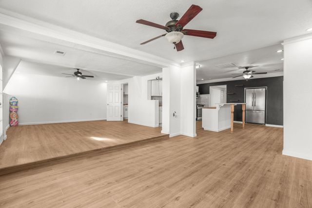 121 Hosher Avenue SE, Albuquerque, NM 87102