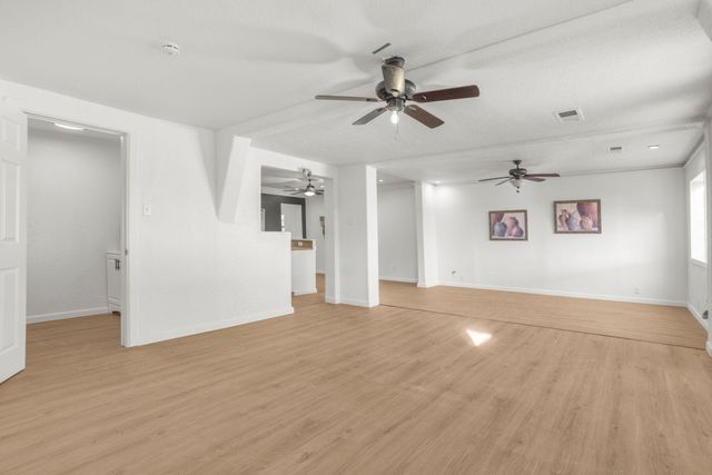 121 Hosher Avenue SE, Albuquerque, NM 87102