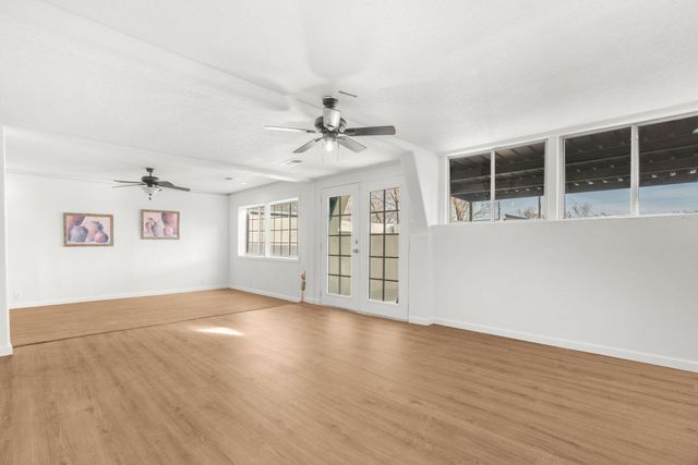 121 Hosher Avenue SE, Albuquerque, NM 87102