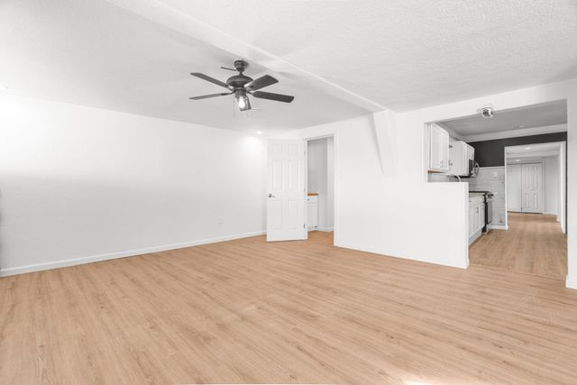 121 Hosher Avenue SE, Albuquerque, NM 87102