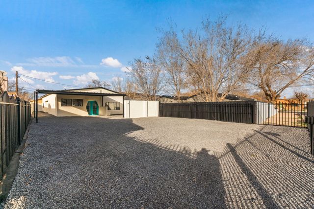 121 Hosher Avenue SE, Albuquerque, NM 87102