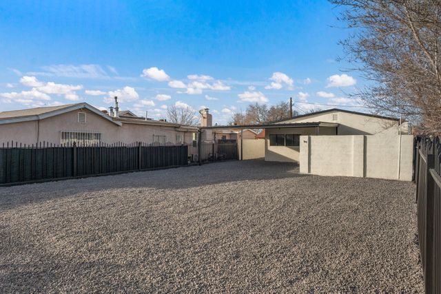 121 Hosher Avenue SE, Albuquerque, NM 87102