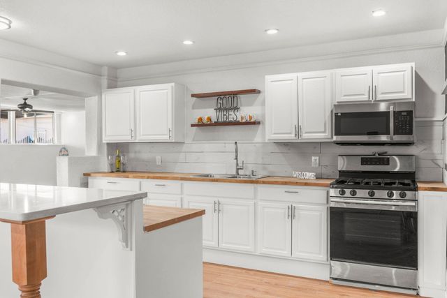 121 Hosher Avenue SE, Albuquerque, NM 87102