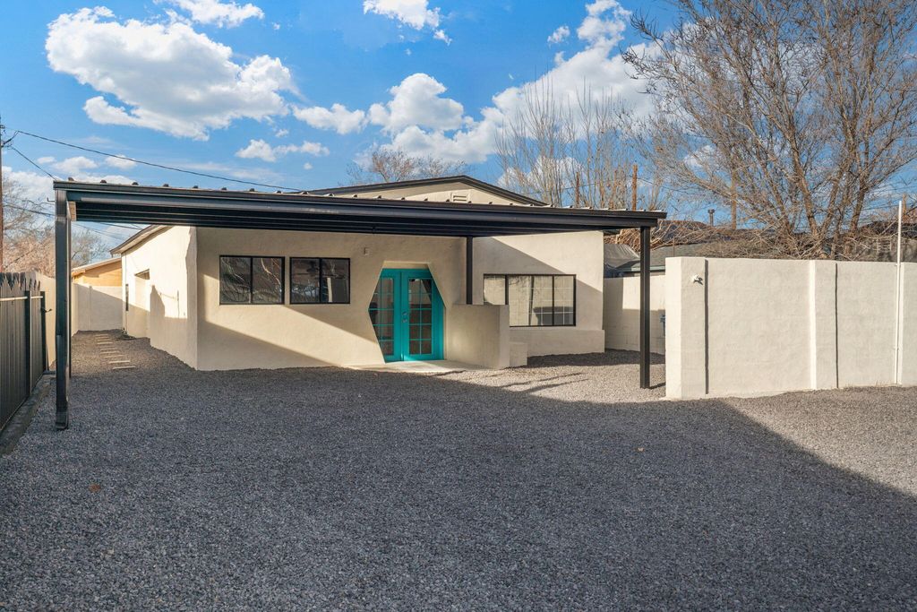 121 Hosher Avenue SE, Albuquerque, NM 87102