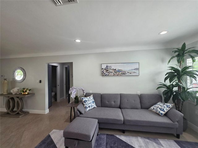 3435 OVERLOOK DRIVE NE, St Petersburg, FL 33703