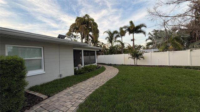 3435 OVERLOOK DRIVE NE, St Petersburg, FL 33703