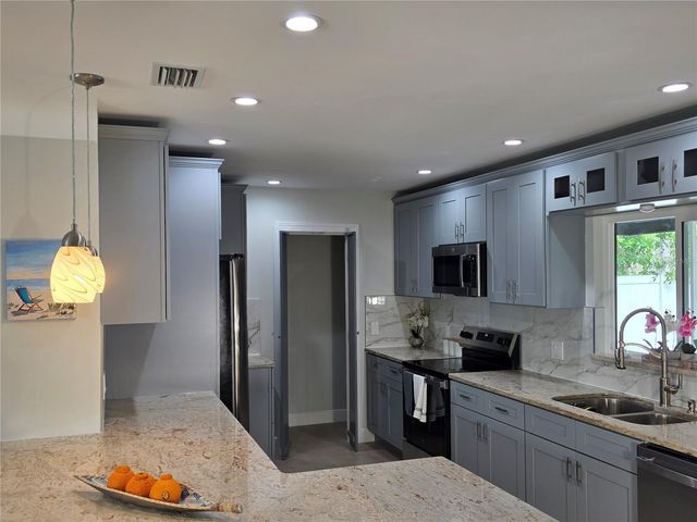 3435 OVERLOOK DRIVE NE, St Petersburg, FL 33703