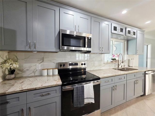 3435 OVERLOOK DRIVE NE, St Petersburg, FL 33703