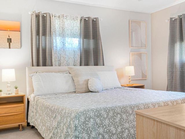 549 SUTTON PLACE t 19, Longboat Key, FL 34228