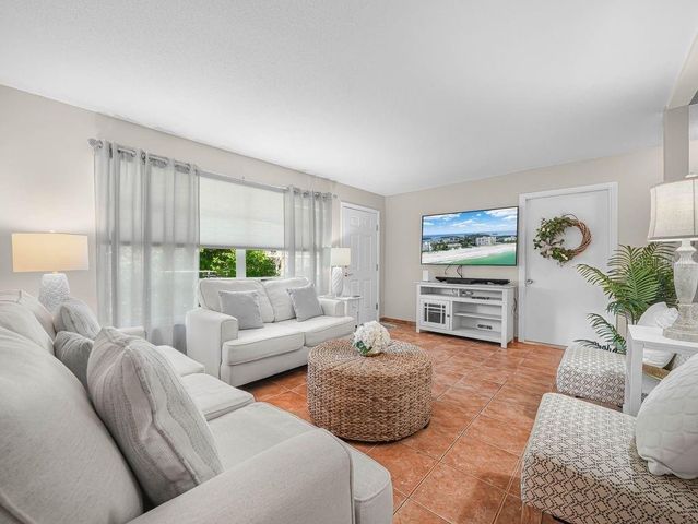 549 SUTTON PLACE t 19, Longboat Key, FL 34228